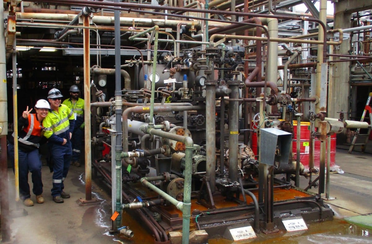 How Dry Lube Oil Extends Machinery and Lubricant Life