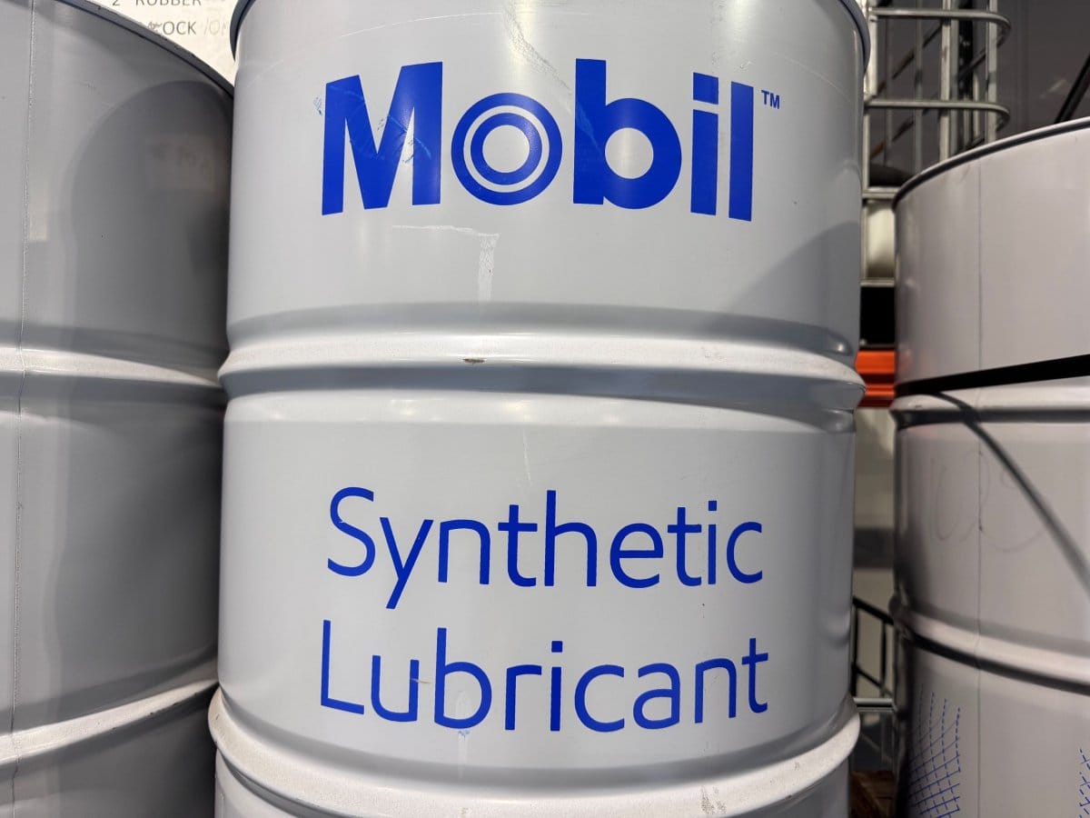 Mobil Synthetic Lubricant oil Group III