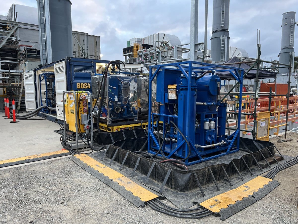 BioKem Hot Oil Flushing equipment commissioning a Solar Turbines Titan 130