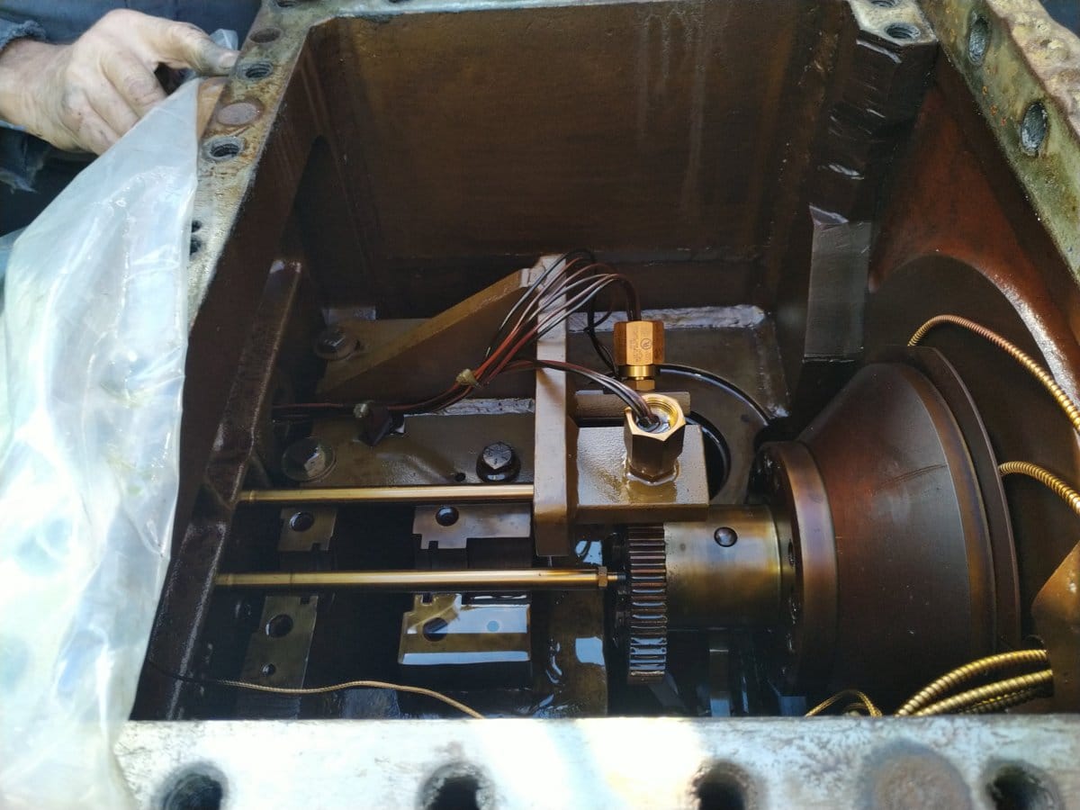 How Varnish Impacts Gearbox Performance and Life